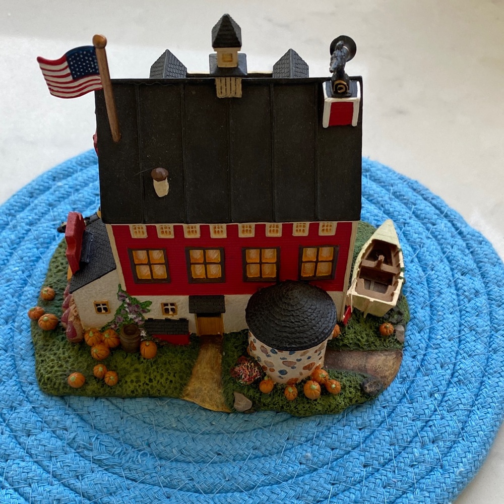 Charles Wysocki “Black Bird’s Roost” Figurine